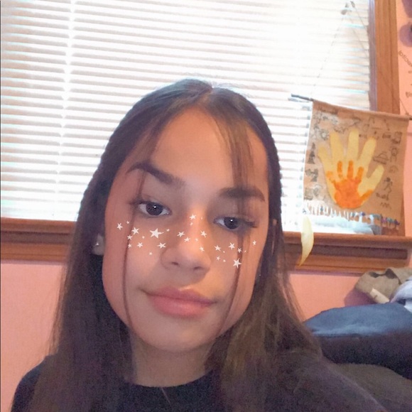 Meet your Posher, Alyssa - Picture 1 of 1